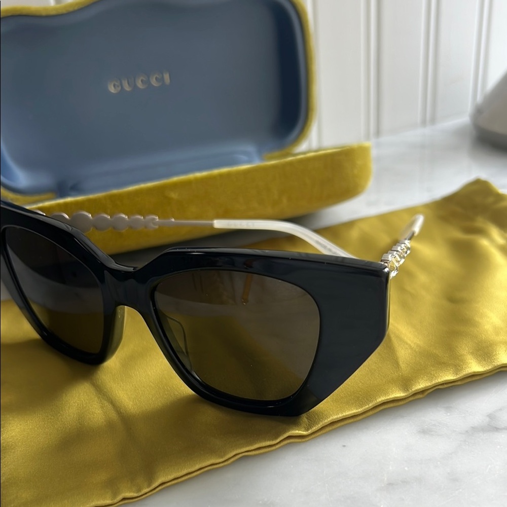 Gucci Black Sunglasses